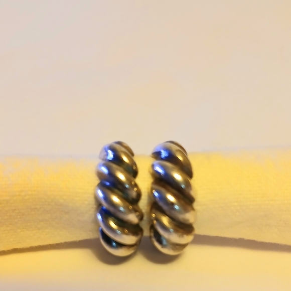 Retired James Avery Fluted Loop Ear Posts - Picture 5 of 13